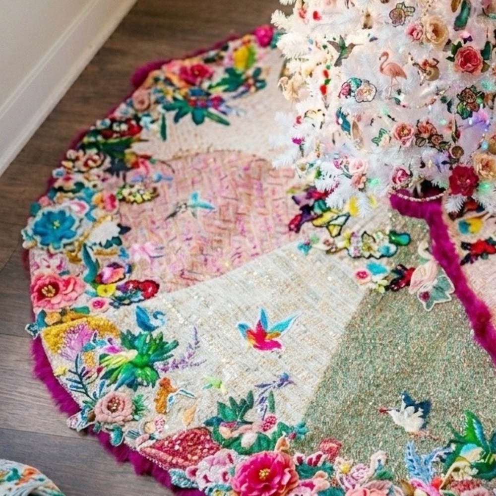 Glitterville studio Tree Skirt with Floral Appliqués Pink & Cream - Picture 10 of 14